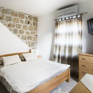 https://la-perla-luxury-apartments.splithotels.org